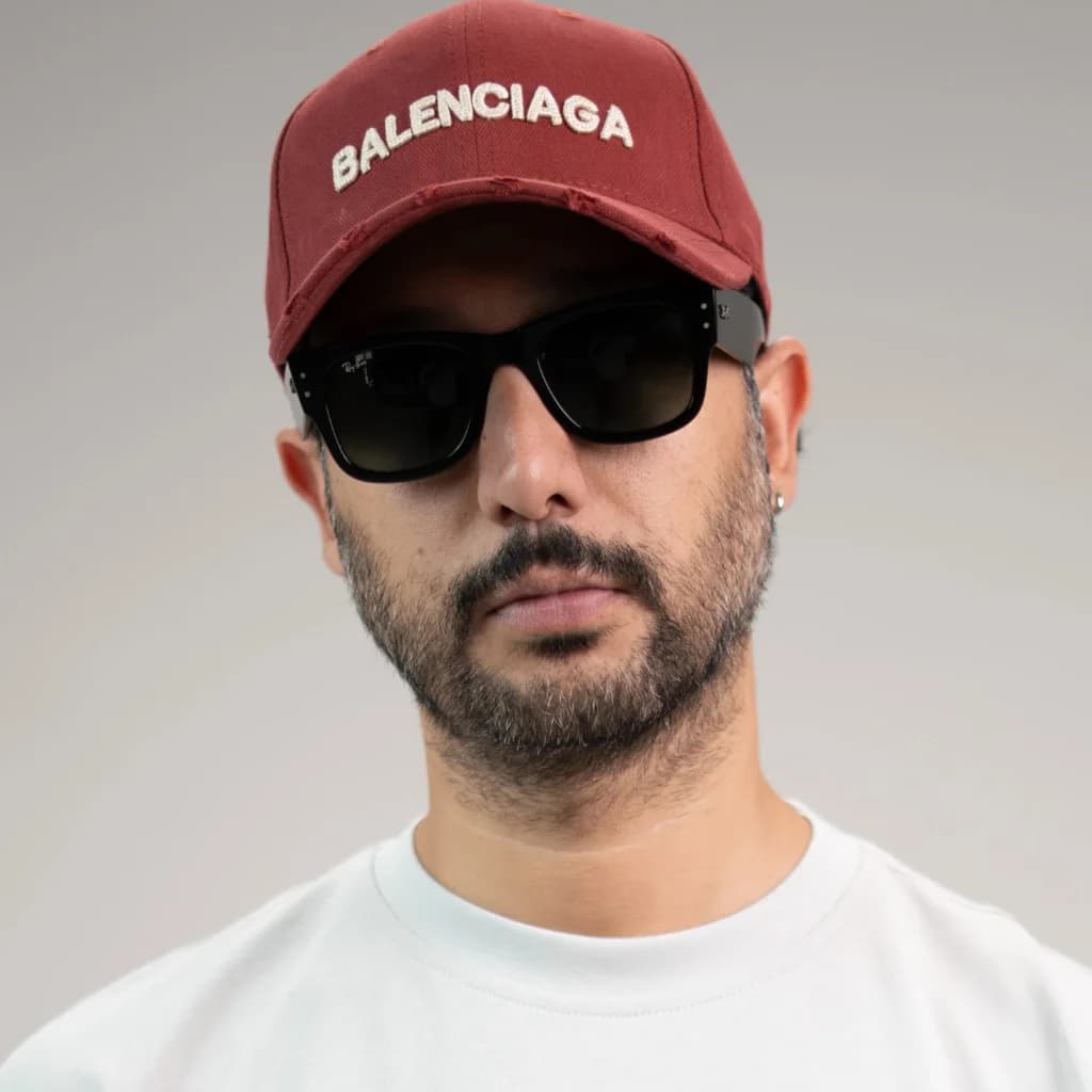 محصول Balenciaga Red – نمای تنخور