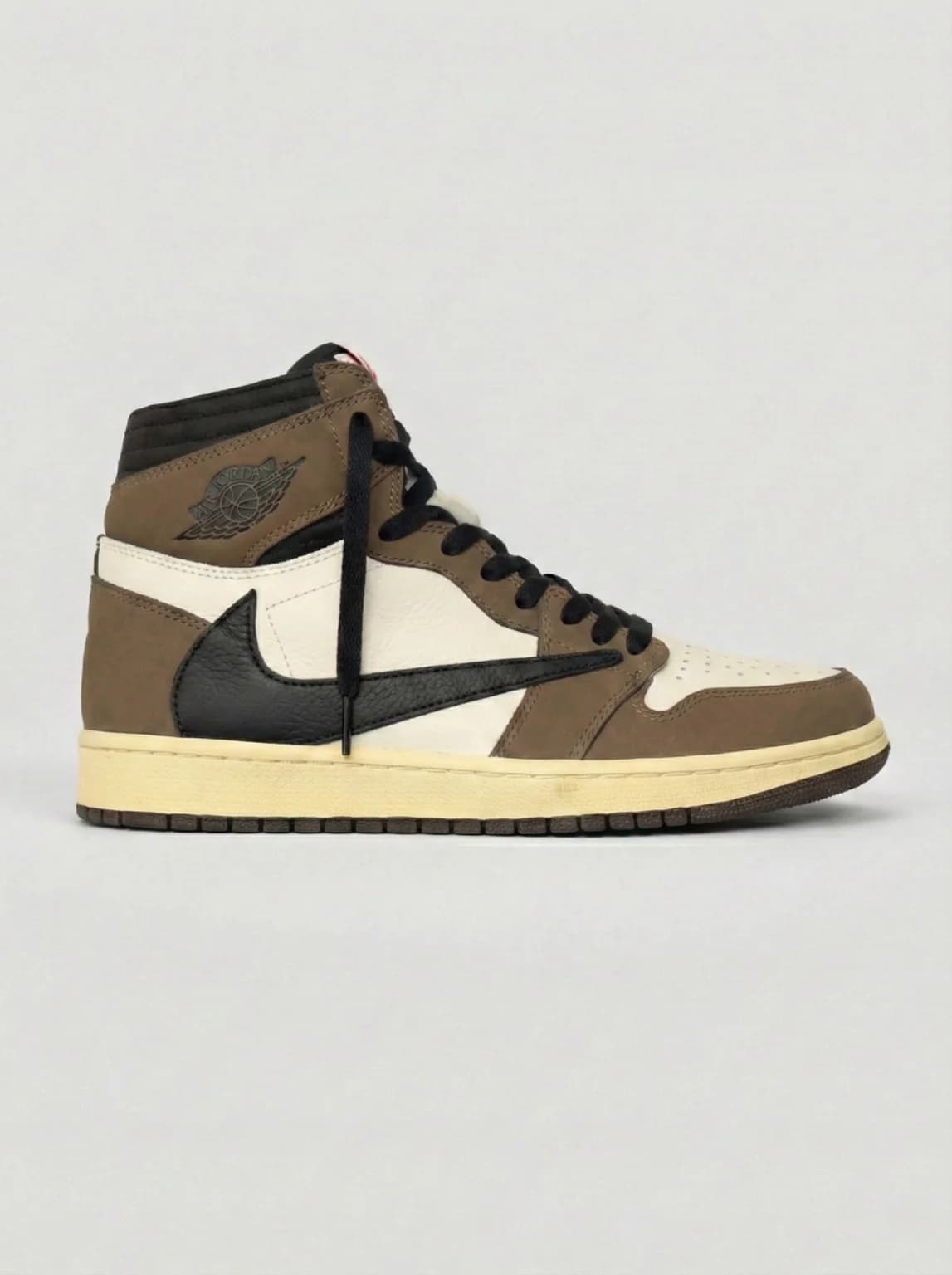 NIKE AIR JORDAN 1