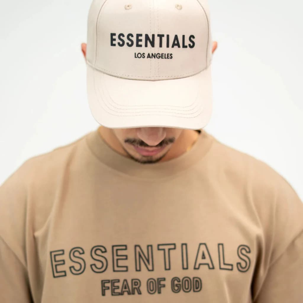 محصول Essentials Cap Hot Pink – نمای تن‌خور