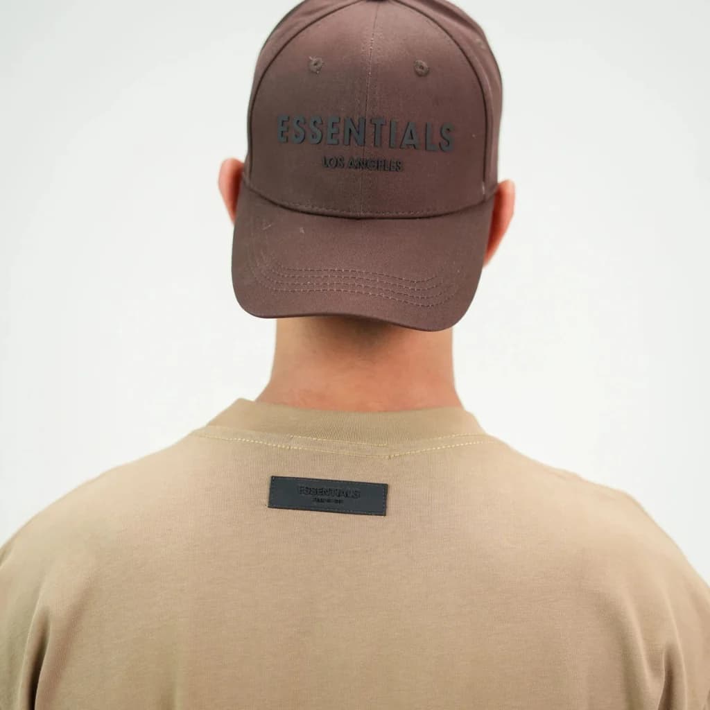 محصول Essentials Cap Pink – نمای تن‌خور