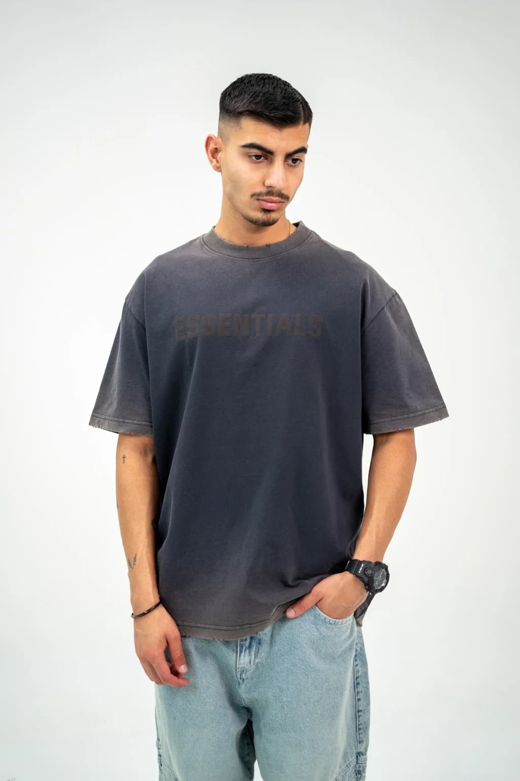 تی‌شرت Essentials Dark Gray – نمای جلو