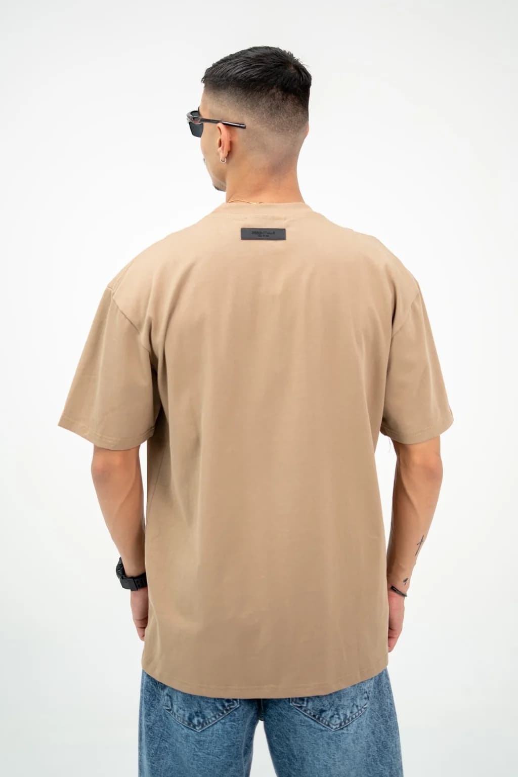 تی‌شرت Essentials Neutral – نمای پشت