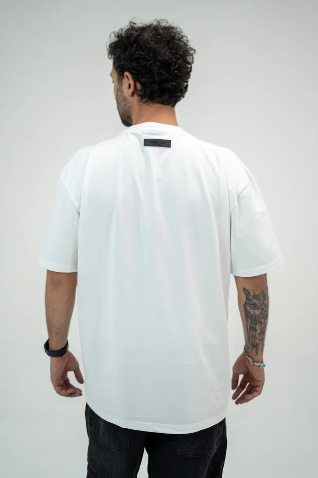 تی‌شرت Essentials 3 سفید – نمای پشت