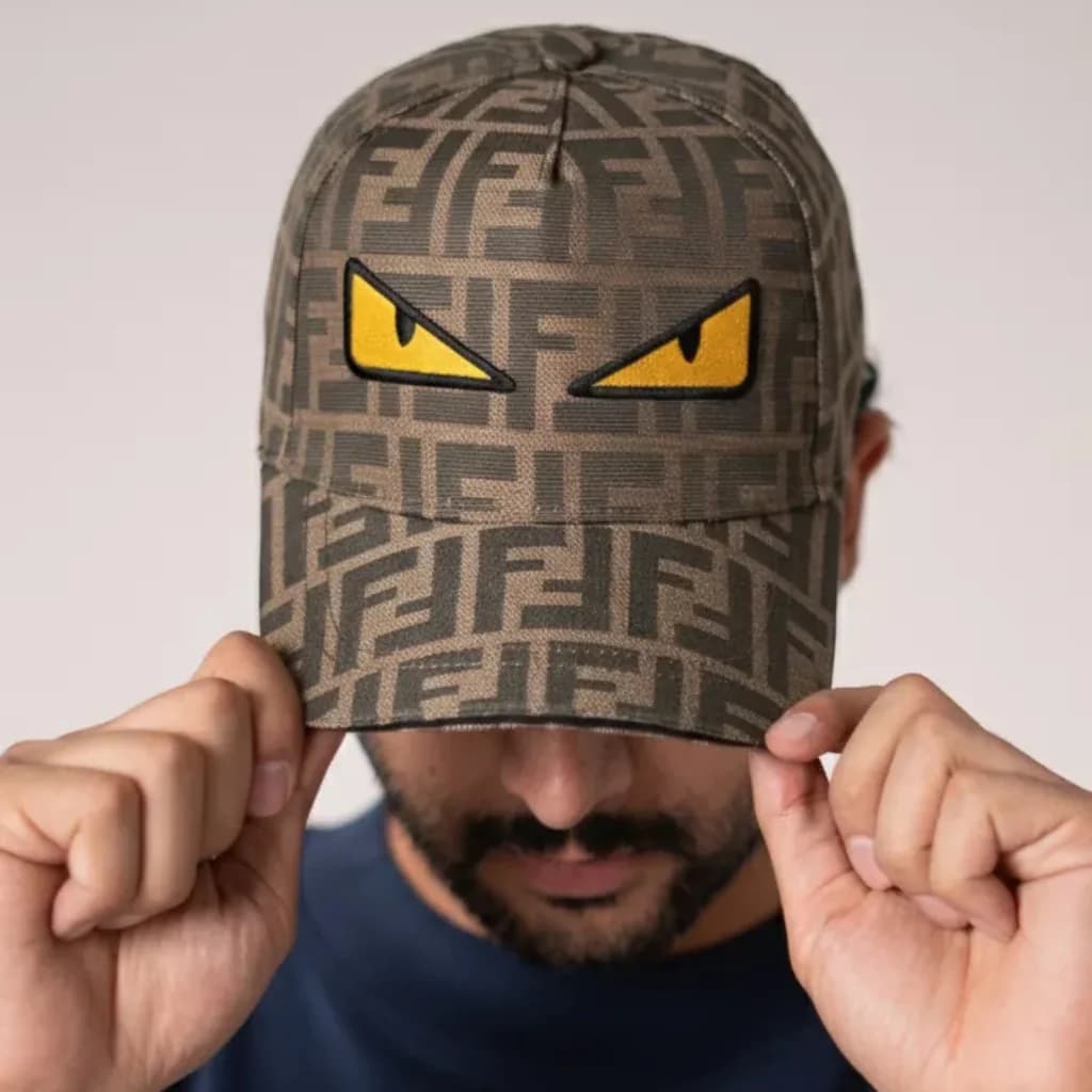 محصول Fendi Eyes Cap بژ – نمای تن‌خور