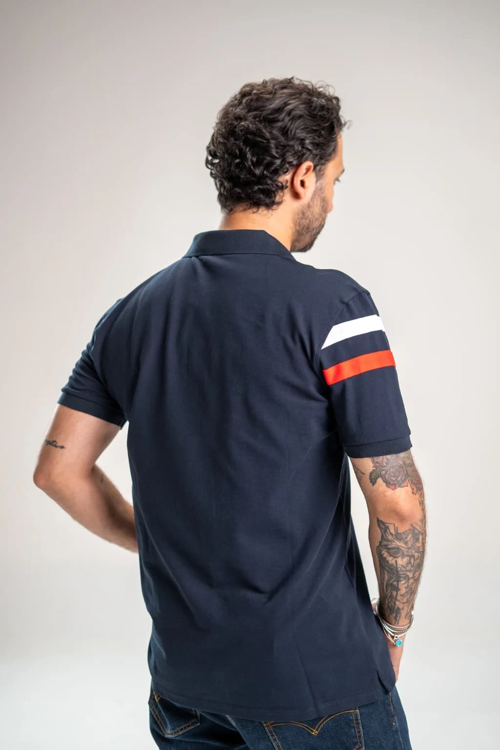 تی‌شرت Tommy copy سرمه‌ای – نمای پشت