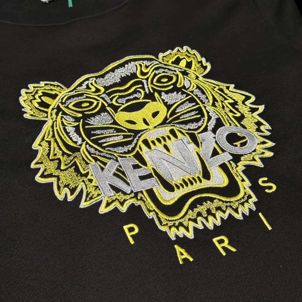 محصول Kenzo Tiger Sweatshirt مشکی – نمای جزئیات پارچه