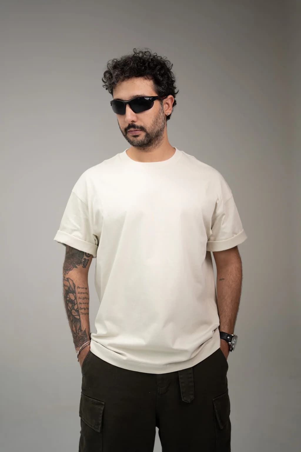 تیشرت Neromoda Off White Front On Model
