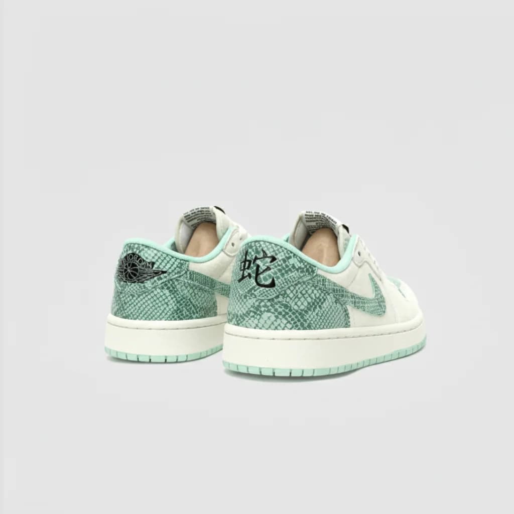 کتانی Nike Air Jordan 1 Low Green Python – نمای بغل