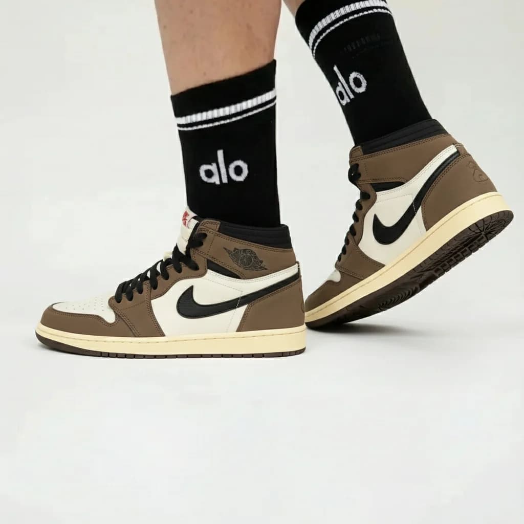 کتانی Nike Air Jordan 1 High Brown White On Feet