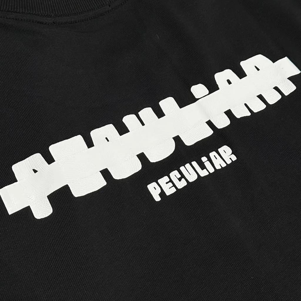 تیشرت Peculiar Closeup مشکی – نمای پشت