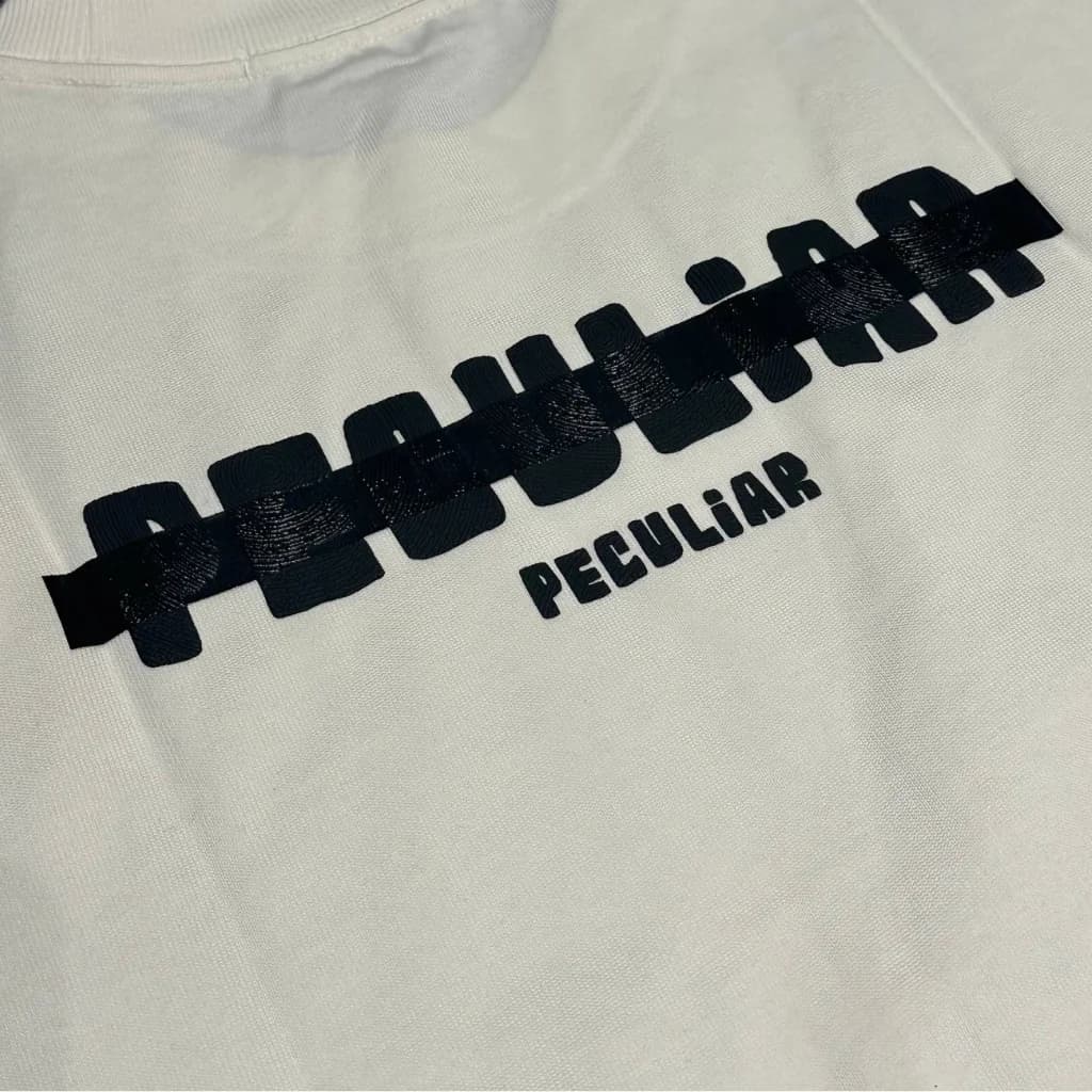تیشرت Peculiar Closeup سفید – نمای پشت