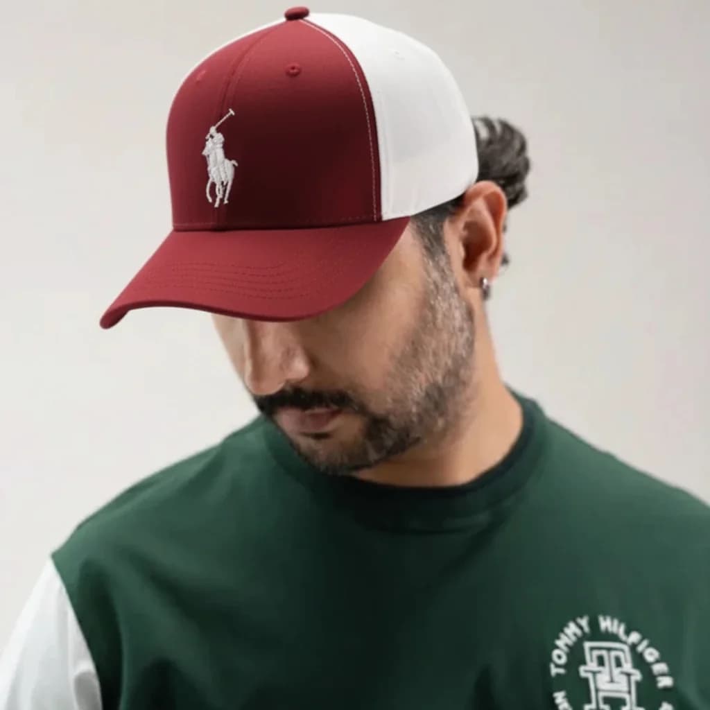 محصول Polo Cap Burgundy White – نمای تنخور