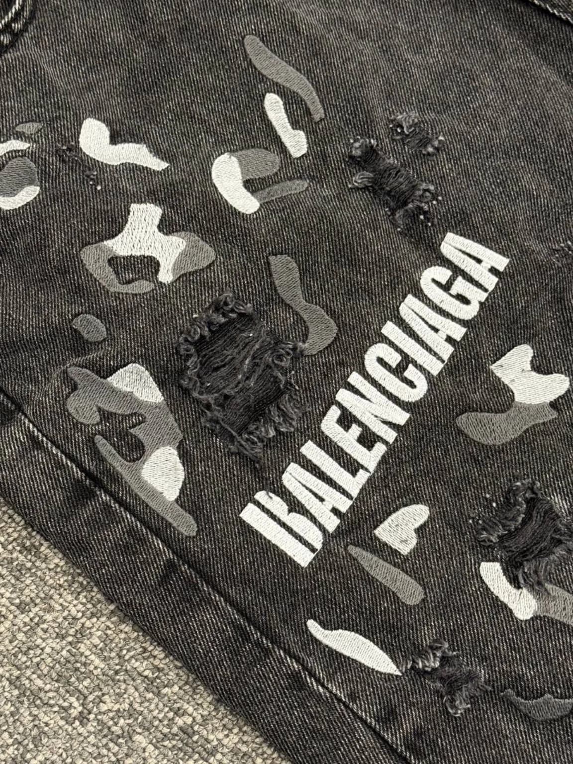 شلوارک جین Balenciaga