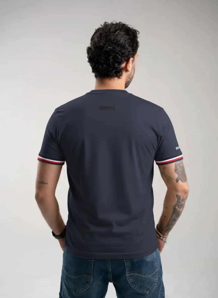 تیشرت tommy 1 سرمهای – نمای پشت