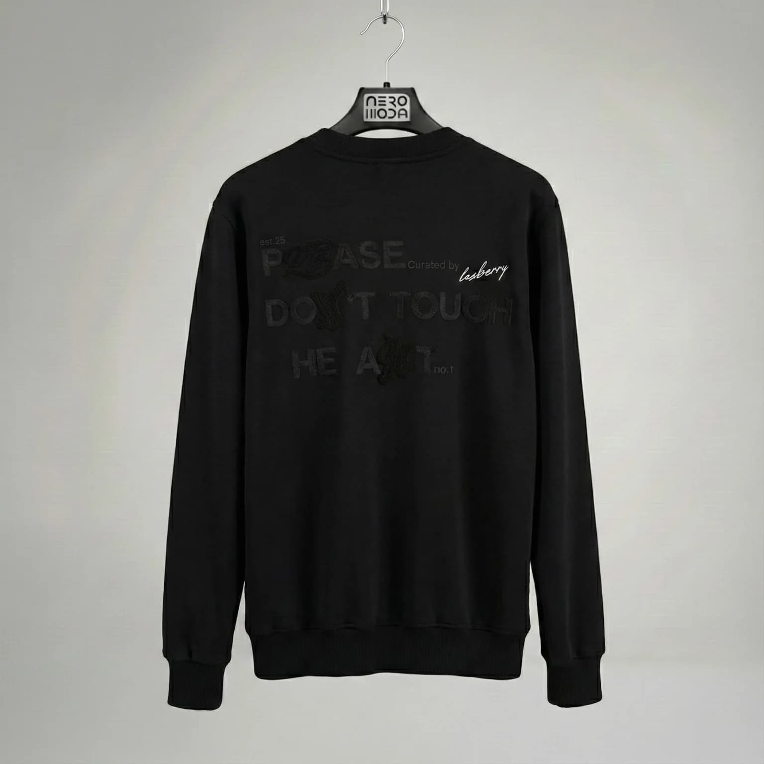 محصول Lesberry Half Zip Sweatshirt مشکی – نمای پشت