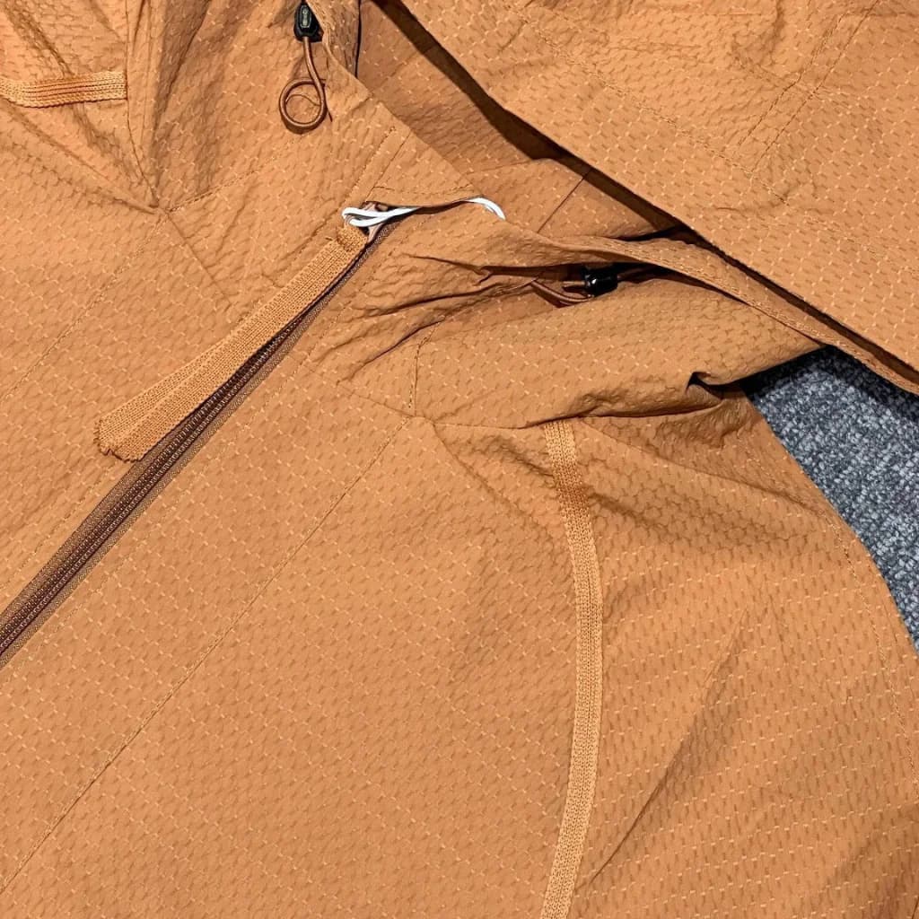 کاپشن Neromoda mustard hood 1 – نمای جزئیات پارچه
